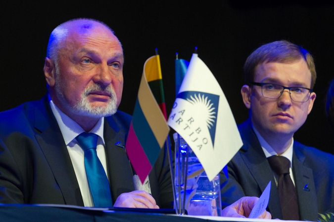 Politologas: ant Darbo partijos kritęs šešėlis nešvelnina liberalų krizės 