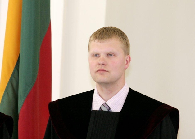 Dėl neteisėto poveikio apklaustas Kauno teisėjas pratęsė atostogas