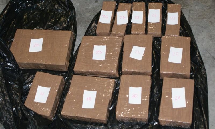 Latvis per Lietuvą į Baltarusiją vežė 40 kg hašišo