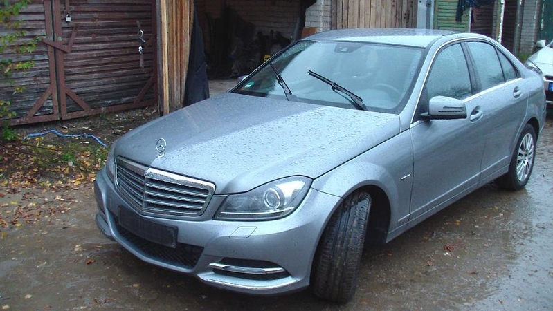 Panevėžyje aptikta įranga cigaretėms klastoti ir vogtas automobilis