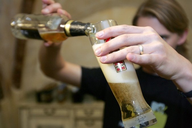 Ekspertai: žmogus girtėja ir jau nustojęs gerti alkoholį