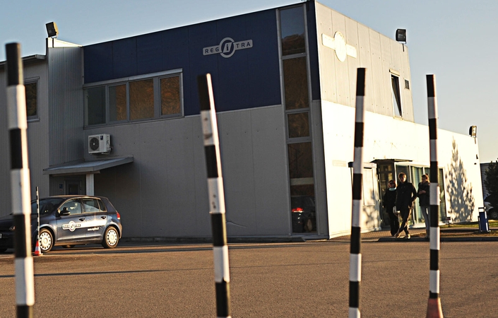 Sekė policininkus, demaskavo "Regitrą"