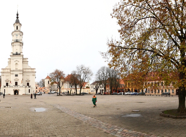 Architektai siūlo Kauno rotušės aikštėje palikti daugiau vietos pėstiesiems