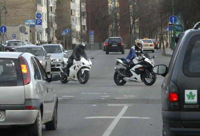 Policija perspėja: į gatves išrieda motociklai