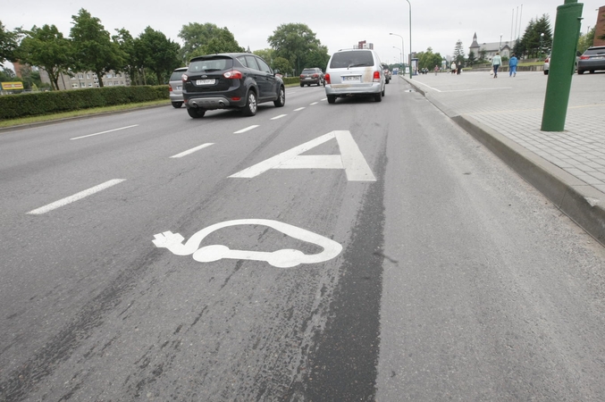 Automobilių parkas atjaunės tik po mokesčių reformos