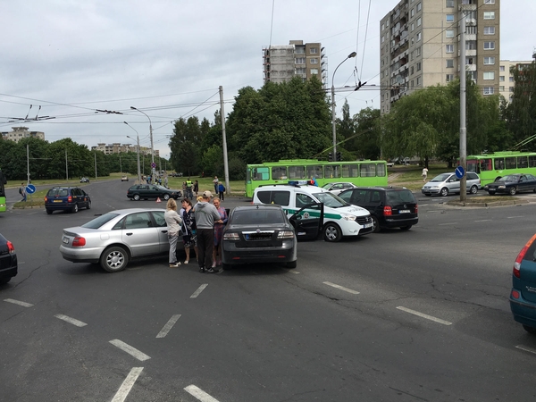 Sankryžoje – net dvi avarijos