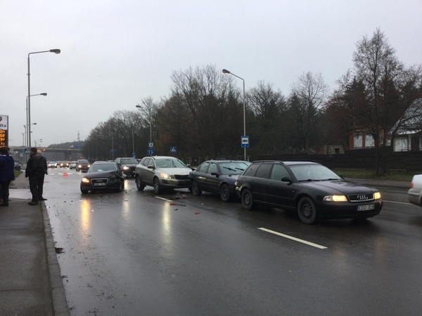 Jonavos gatvėje – viena avarija po kitos 