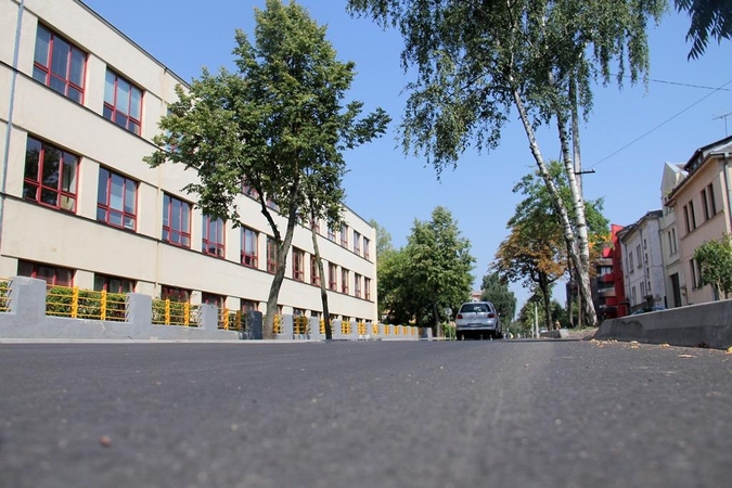 Aušros gatvėje nebeliko duobių: nauja asfalto danga kainavo pusę milijono litų