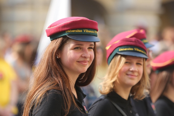 Į profesines mokyklas vis dažniau stoja universitetų absolventai