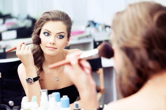 Dermatologai rekomenduoja nesidažyti dvi dienas per savaitę
