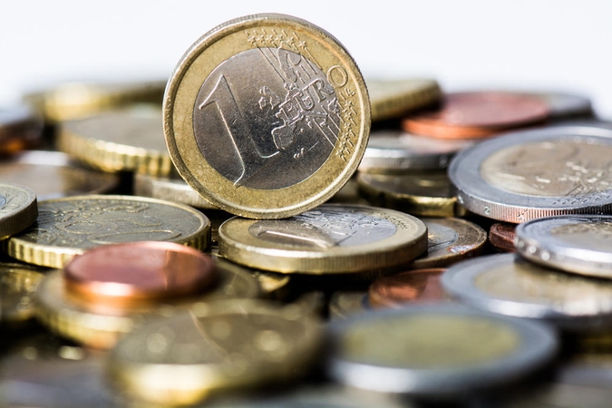 Gyventojai sparčiai keičia litus į eurus