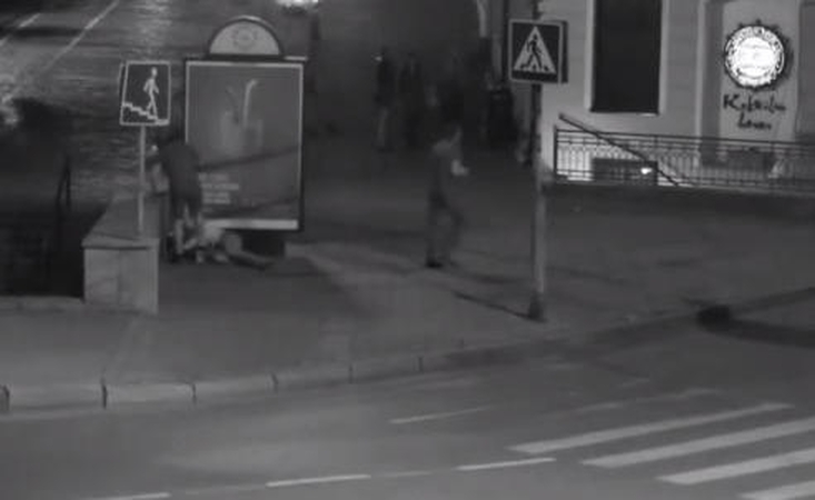 Gatvėje spardomas vyras užuojautos nesulaukė