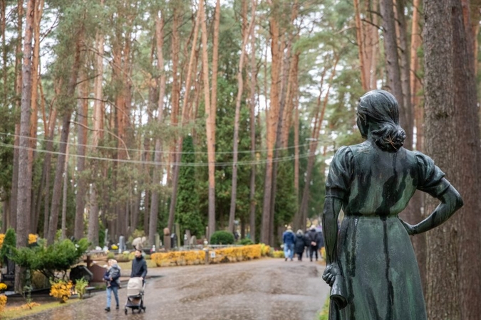 Visų šventųjų dieną kauniečiai prisiminė ne tik išėjusius artimus