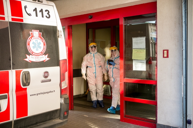 COVID-19 infekcijos protrūkiai – įmonėse, darželiuose, ligoninėje