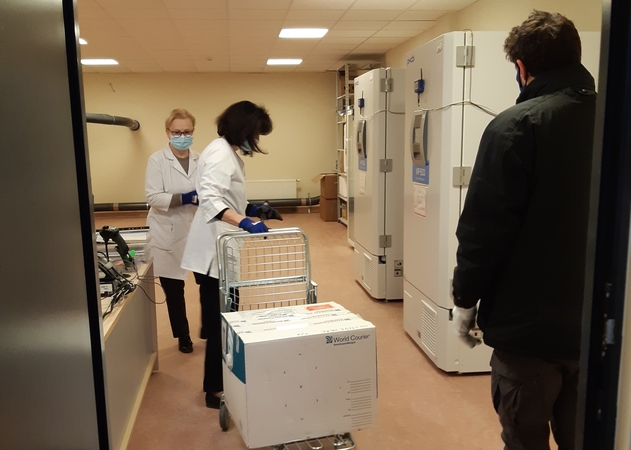 Santaros klinikas pasiekė pirmosios COVID-19 vakcinos