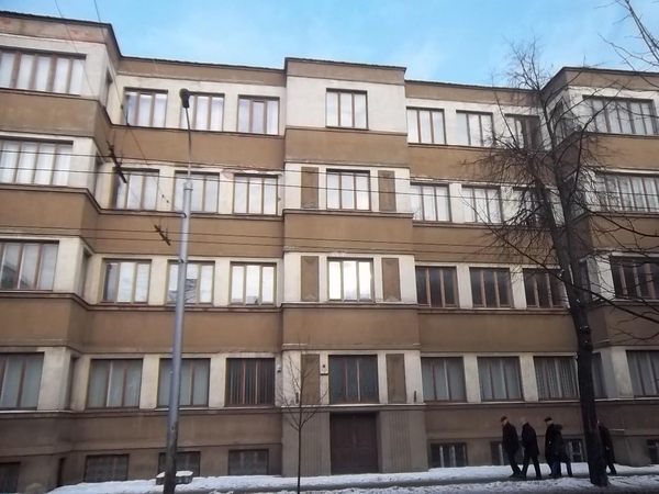 Praeitis: šiandien Kęstučio g. 8 esantis pastatas – buvusi daktaro Elkeso ligoninė.