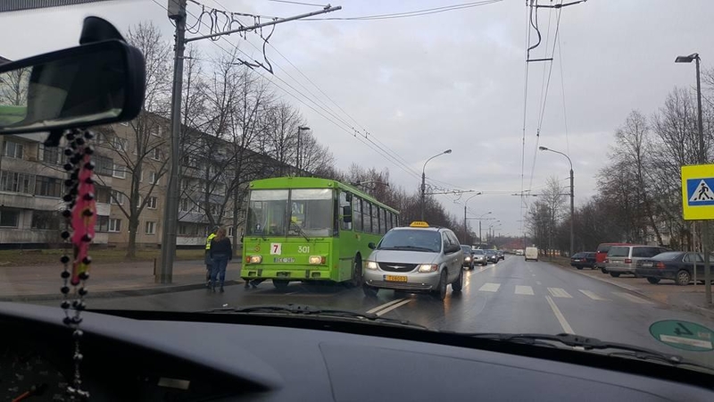 Kaune troleibusas kliudė mergaitę