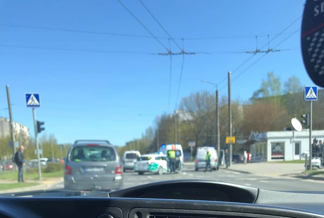 Eismo nelaimė Vilniuje: žuvo automobilio partrenkta moteris