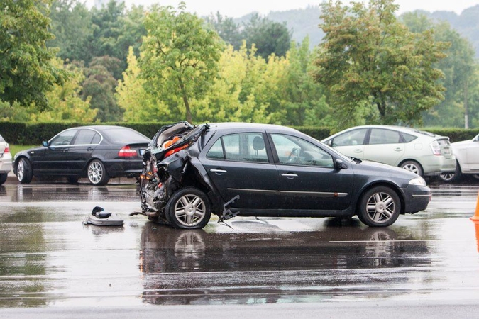 Karaliaus Mindaugo prospekte – sunkvežimio ir automobilio avarija