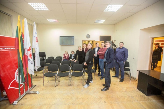 Naktinė ekskursija po partijų štabus