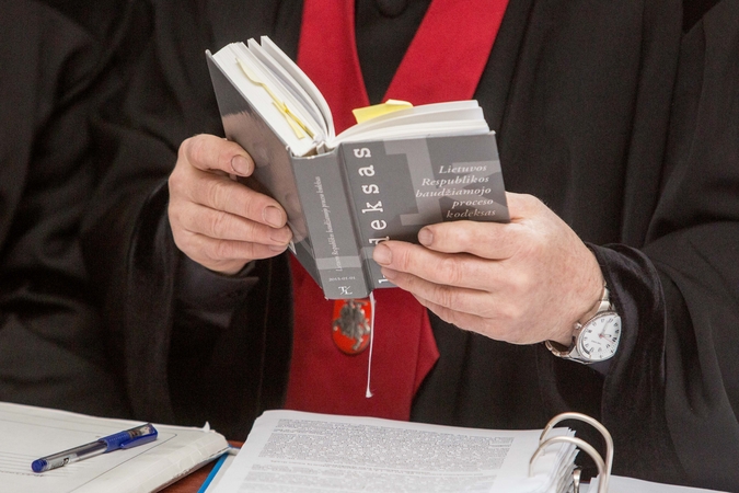 Seime – pirmas žingsnis švelninti atsakomybę „čekiukų“ bylose