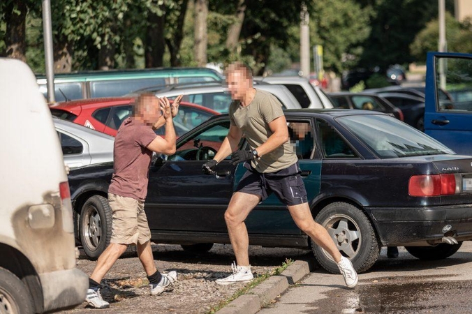 Paslaptis atskleista: visuomenę papiktino policijos išguldyti narkomanai