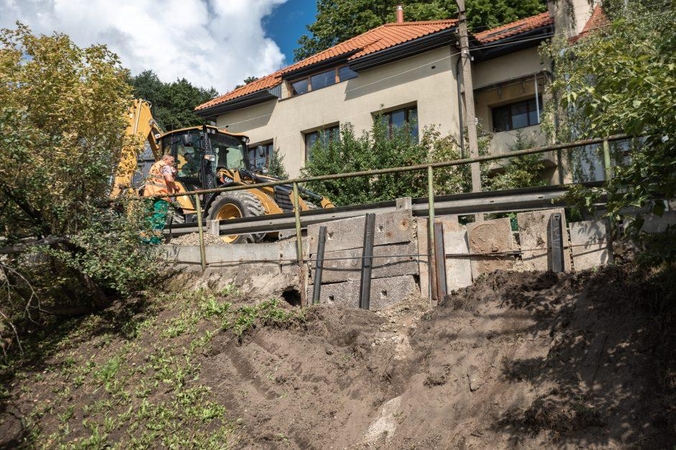 Lietus nuplovė Žemaičių gatvės kalną: uždarytas eismas