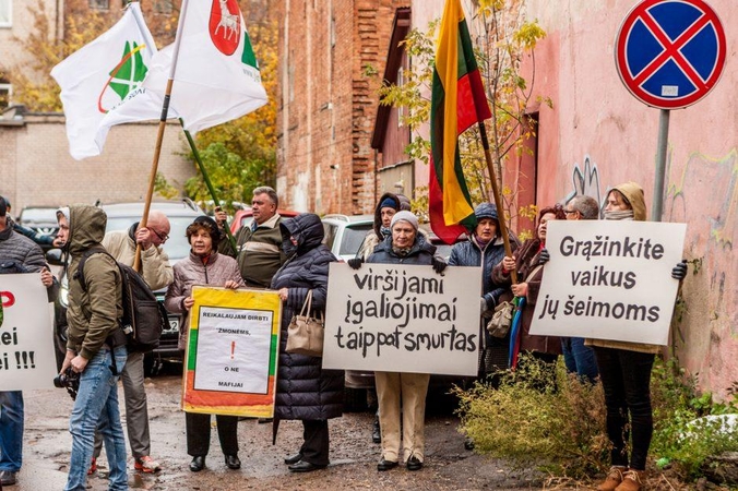 Smurtas prieš vaikus: Lietuva pasidalijo į dvi stovyklas