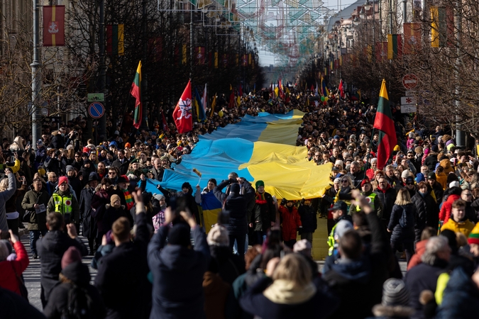 Tūkstančiai žmonių Vilniuje dalyvavo eitynėse už Lietuvos ir Ukrainos laisvę