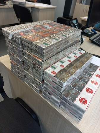 Klaipėdos pareigūnai iš 84 metų moters konfiskavo 230 pakelių kontrabandinių cigarečių