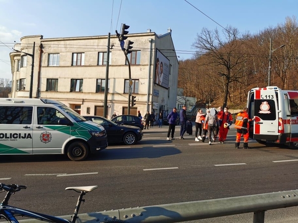 Ant Parodos kalno partrenktas dviratininkas