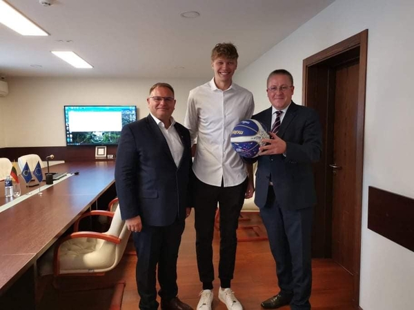 Palangos savivaldybėje apsilankė krepšininkas M. Kuzminskas