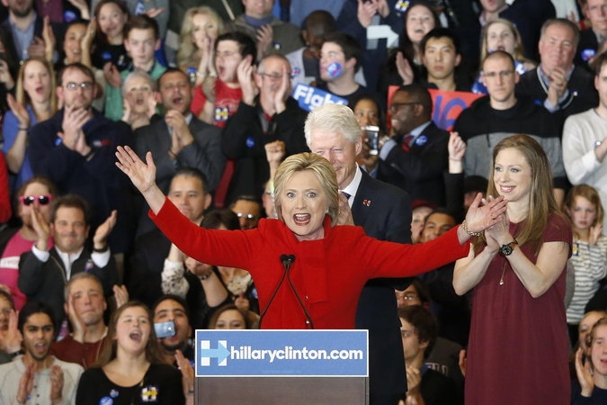 H. Clinton triumfuoja pirminiuose demokratų rinkimuose 