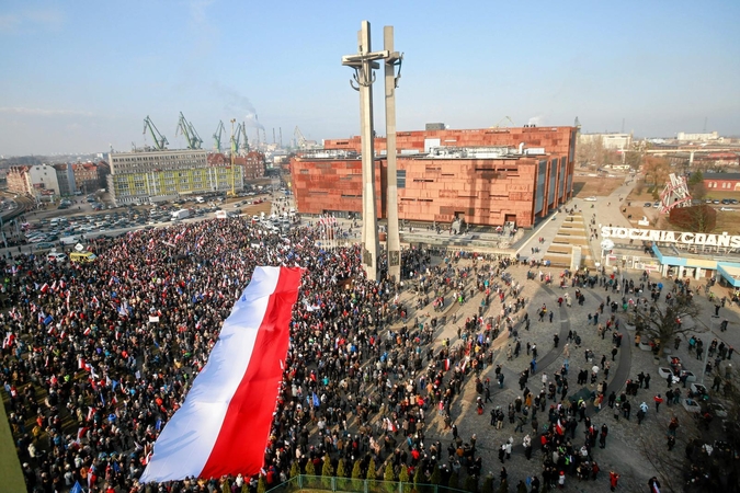 Lenkija atmetė ES reikalavimus dėl konstitucinio teismo krizės