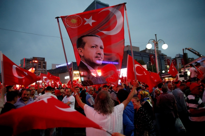 Turkijos parlamentas patvirtino nepaprastąją padėtį