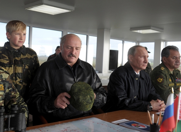 V. Putinas pirmadienį stebės „Zapad“ pratybas