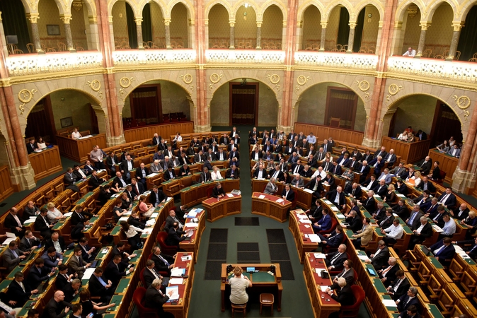 Vengrijoje už pagalbą prieglobsčio prašytojams grės kalėjimas