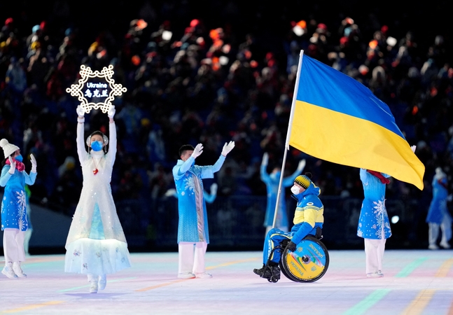 Pekine prasideda karo Ukrainoje ir įtampos su Kinija temdomos žiemos paralimpinės žaidynės