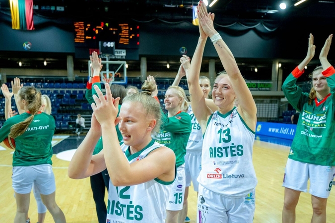 „Aisčių-LSMU“ komanda – pirmoji moterų krepšinio lygos finalo dalyvė