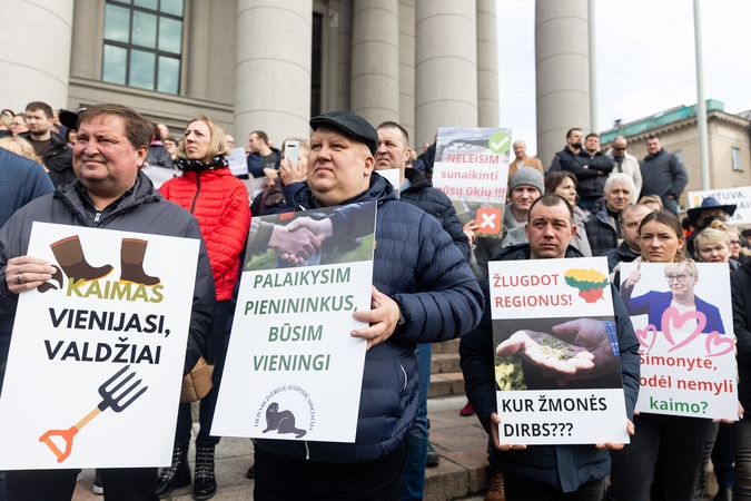 Prie Seimo 1 tūkst. pieno gamintojų reikalauja paramos, K. Navicko pasitraukimo