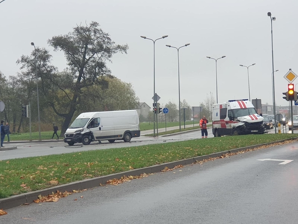 Klaipėdoje į avariją pateko greitosios pagalbos automobilis su nėščia moterimi