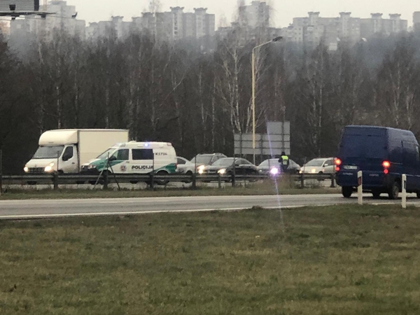 Atnaujintas dėl avarijos Islandijos plente uždarytas eismas
