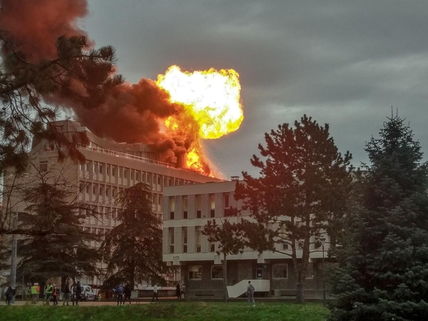 Liono universitete sprogo dujų balionai, yra nukentėjusiųjų