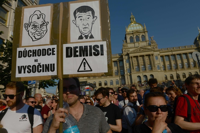 Čekijoje apie 100 tūkst. protestuotojų reikalavo premjero atsistatydinimo