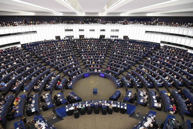 Naujai išrinktas Europos Parlamentas pradeda dirbti neišspręsto „Brexit“ šešėlyje