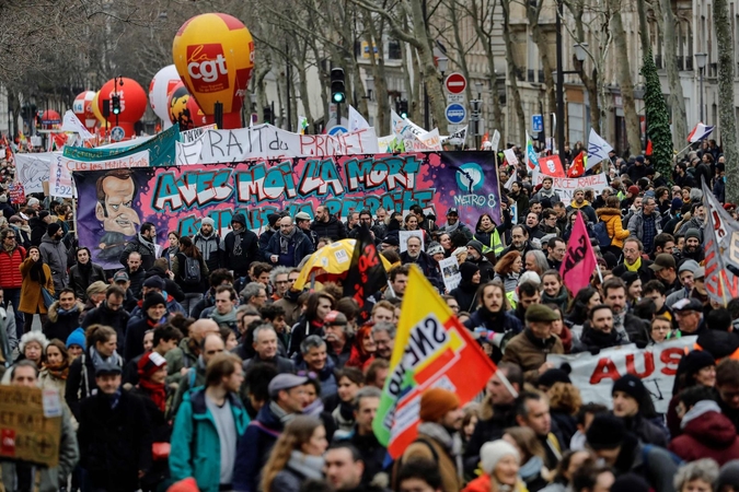 Prancūzijoje vėl vyksta protestai prieš pensijų reformą