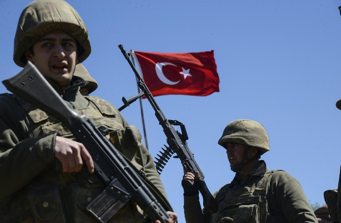 Turkija nukovė beveik 900 „Islamo valstybės“ narių