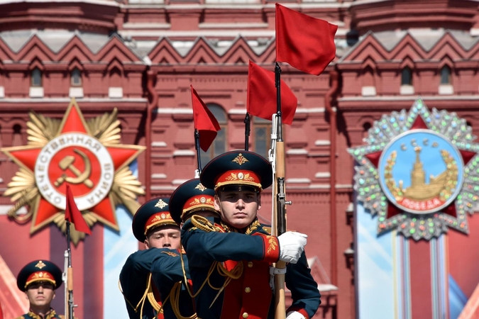 Buvęs aukštas NATO pareigūnas perspėja dėl karo su Rusija