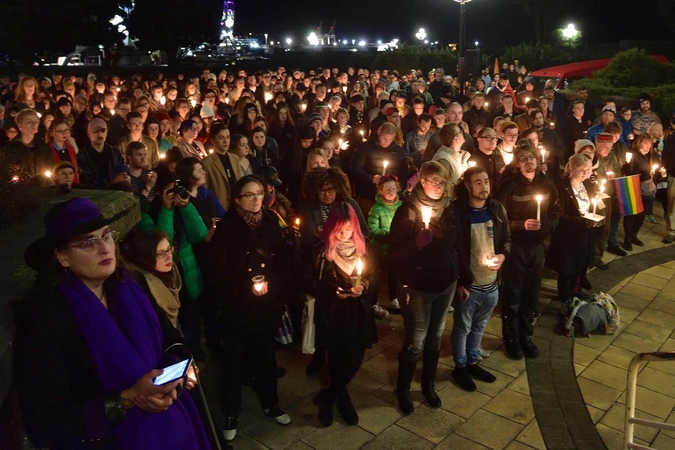 Po didžiausių šaudynių per JAV istoriją paimti žuvusiųjų palaikai