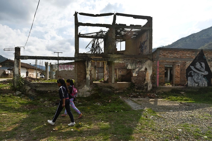 Kolumbijos vyriausybė ir FARC sukilėliai siekia išsaugoti taiką